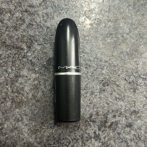 Mac matte lipstick in the shade kinda se*y